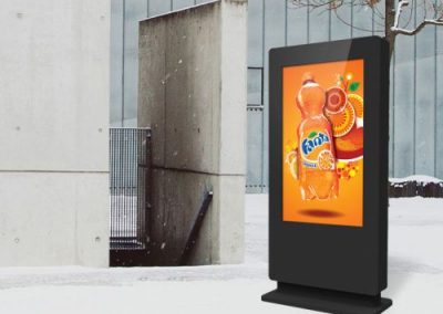 outdoor-waterproof-freestanding-digital-signage-posters-kiosks-totems-09