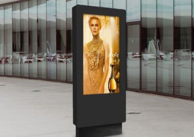 outdoor-waterproof-freestanding-digital-signage-posters-kiosks-totems-10